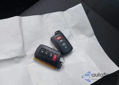 2014 Toyota Corolla S Plus z USA, uszkodzony, nr VIN 2T1BURHE6EC009493